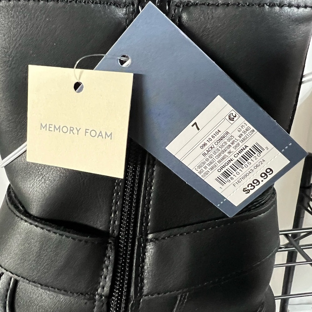 NWT Universal Thread Black Ankle Boots size 7 - Picture 3 of 3